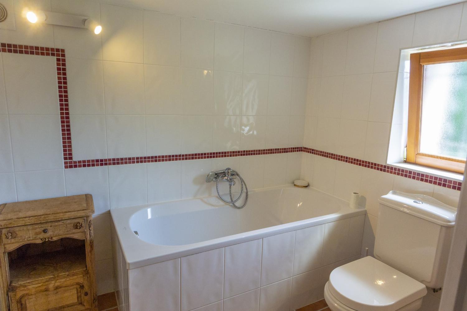 Bathroom | Holiday accommodation in Dordogne
