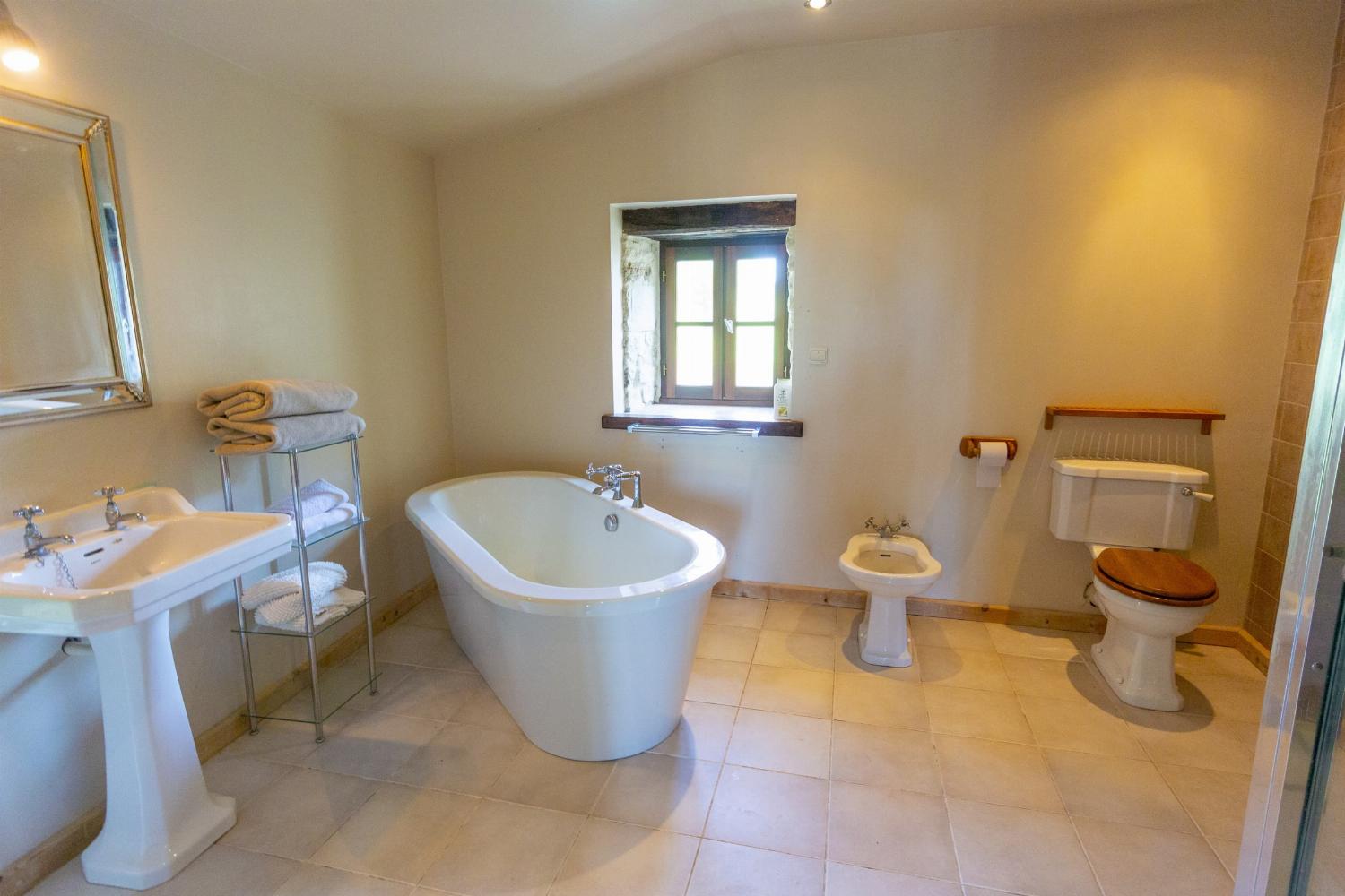 Bathroom | Holiday accommodation in Charente