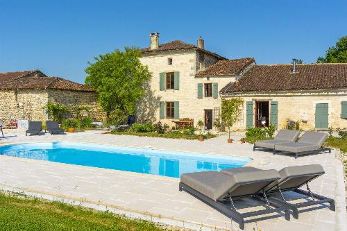 Holiday accommodation in Charente with private heated pool