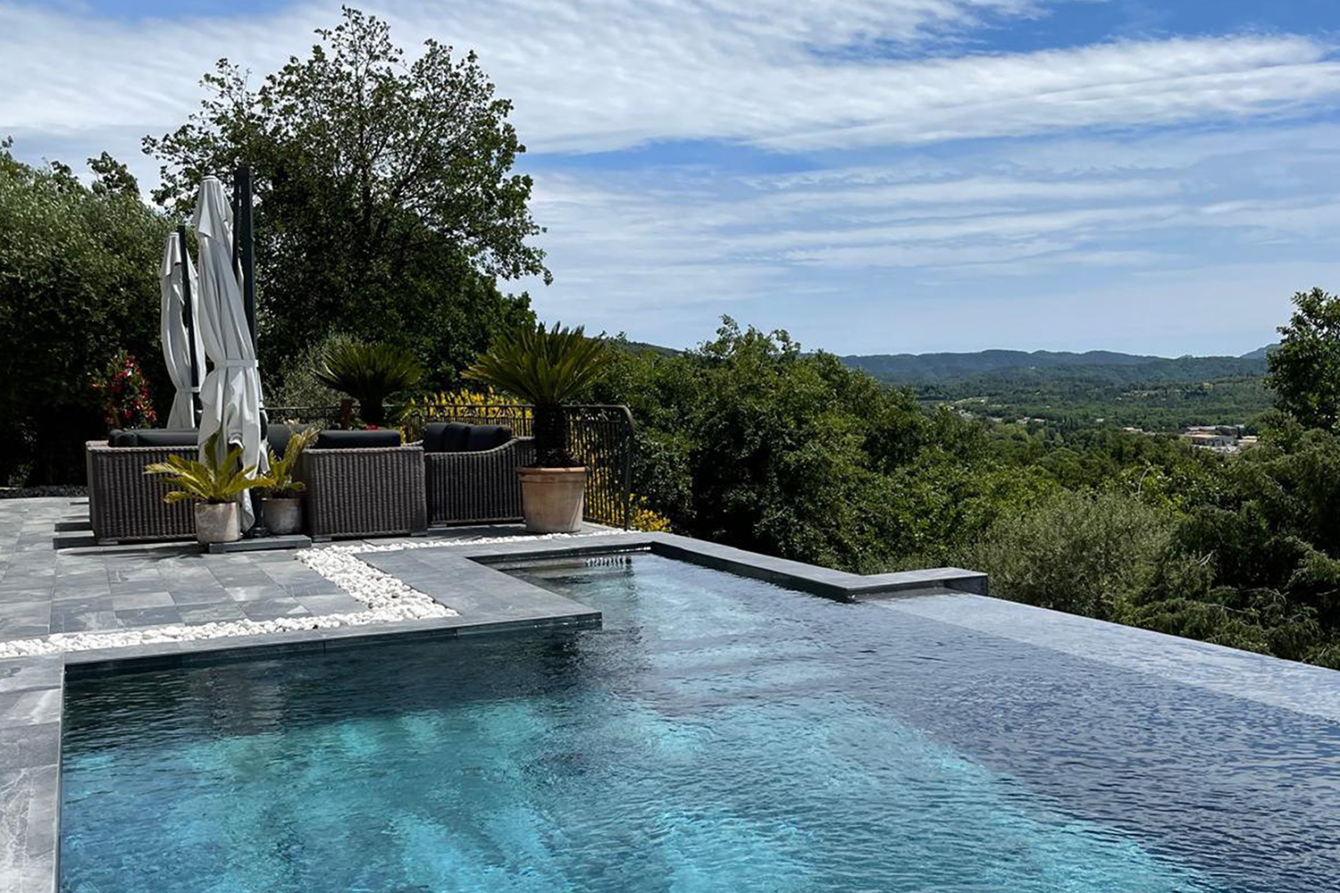 Piscine privée à débordement Piscine privée à débordement