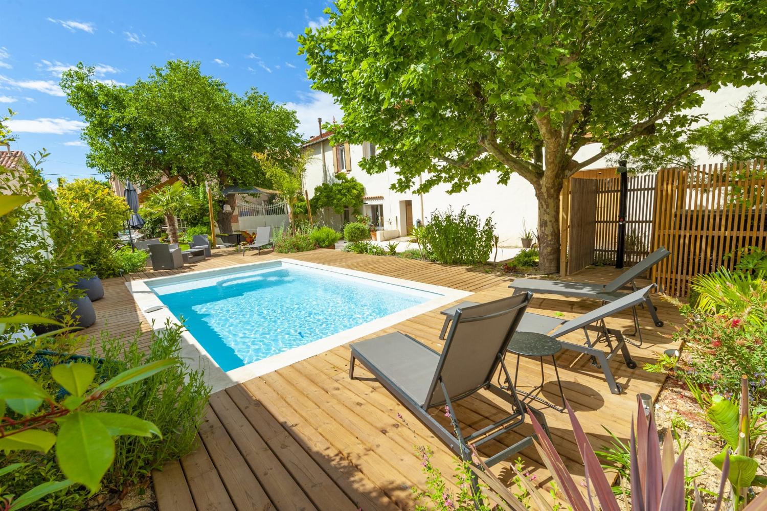 Piscine priveé et terrasse