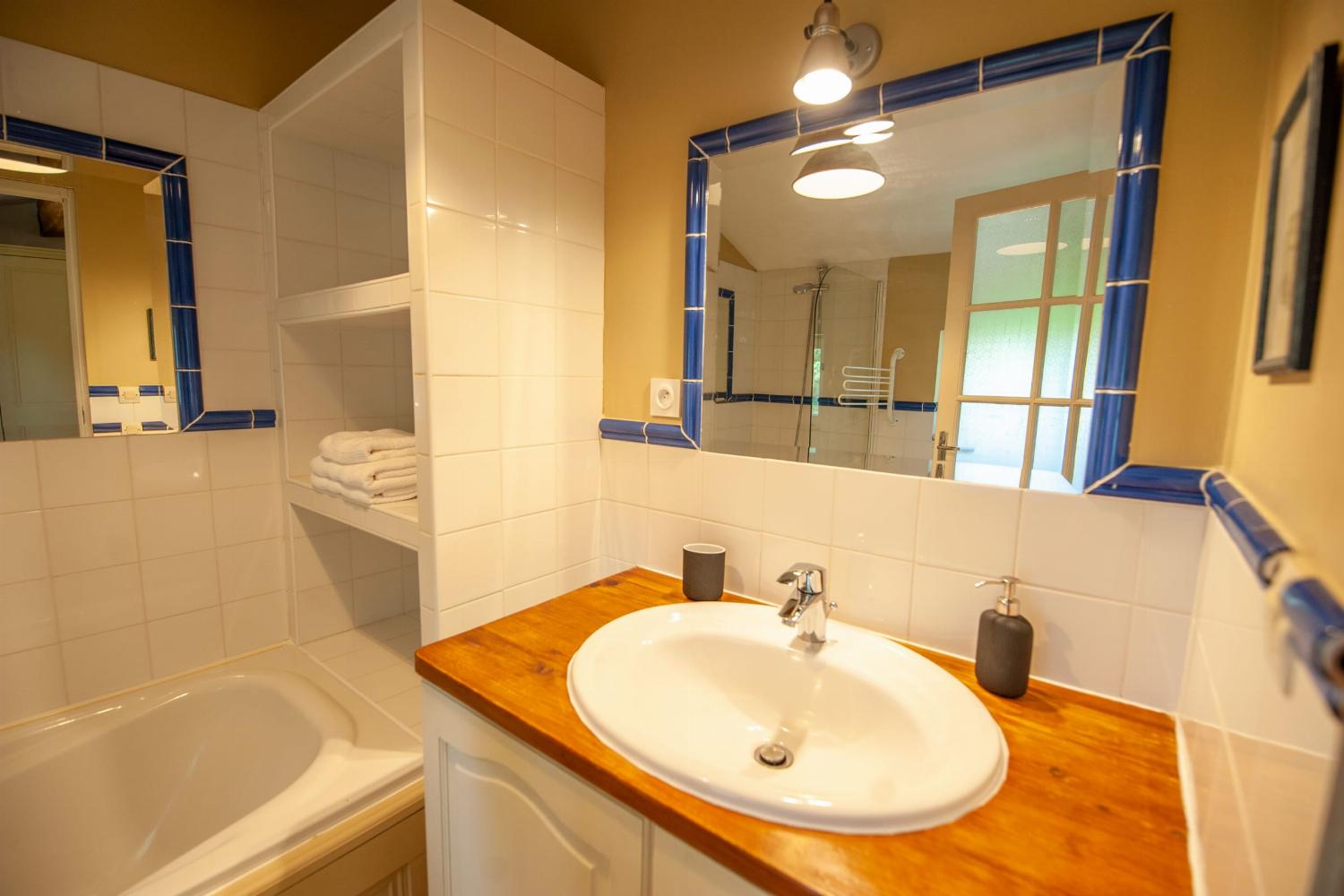 Bathroom | Holiday villa in the South of France