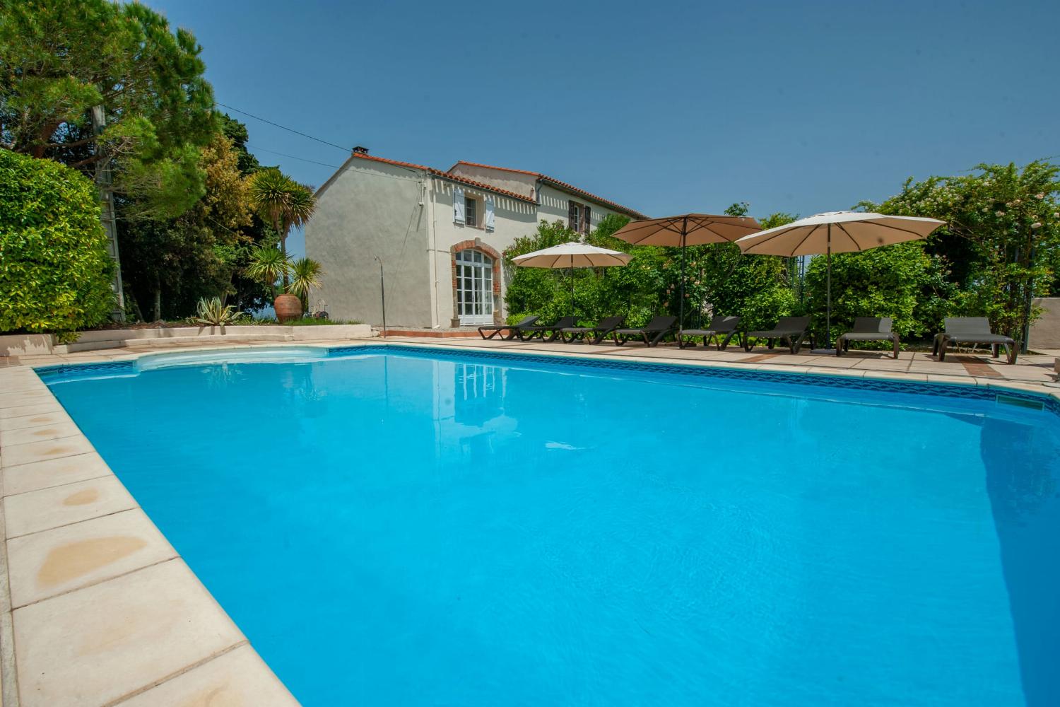 Holiday villa in the South of France with private heated pool