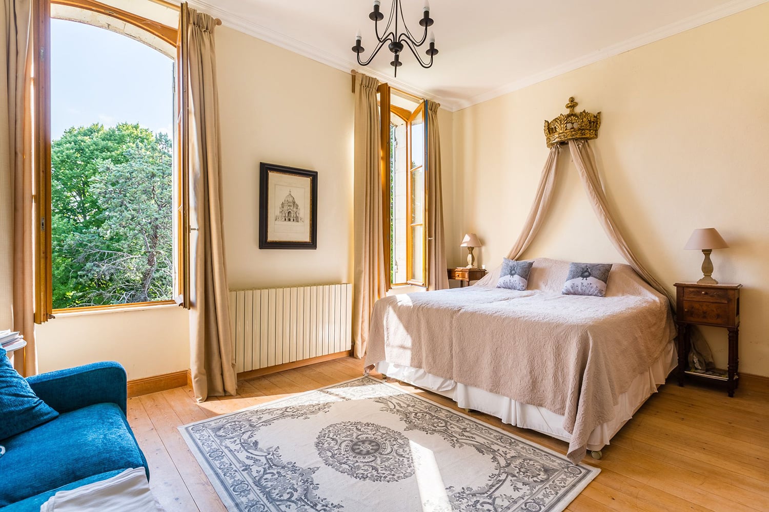 Bedroom | Holiday chateau in Nouvelle-Aquitaine