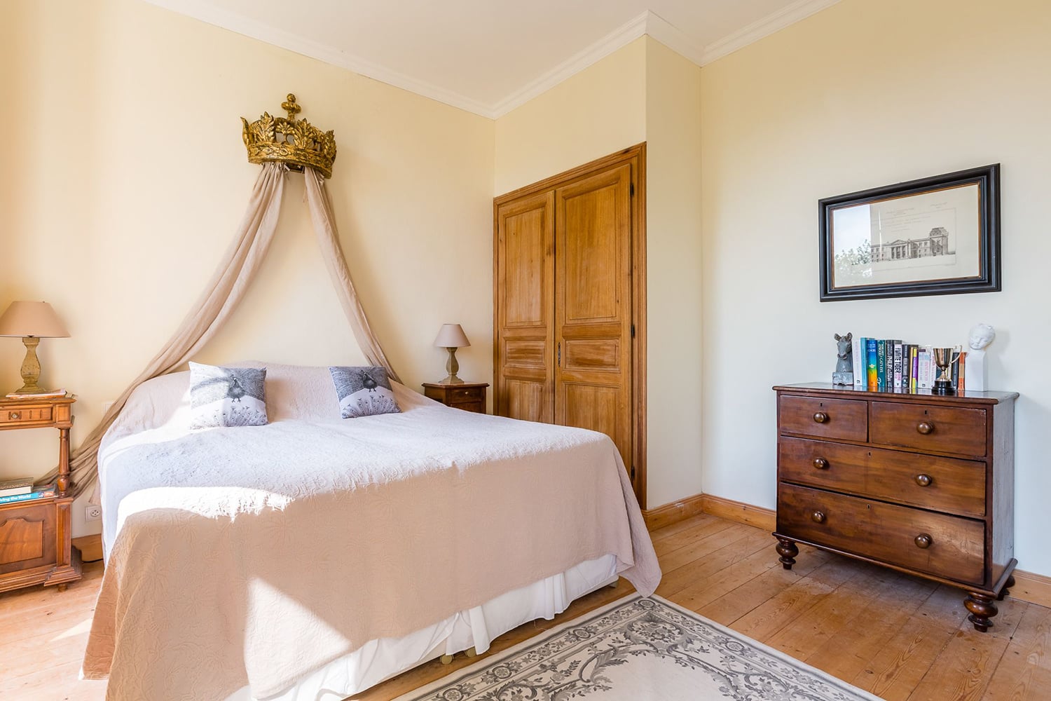 Bedroom | Holiday chateau in Nouvelle-Aquitaine