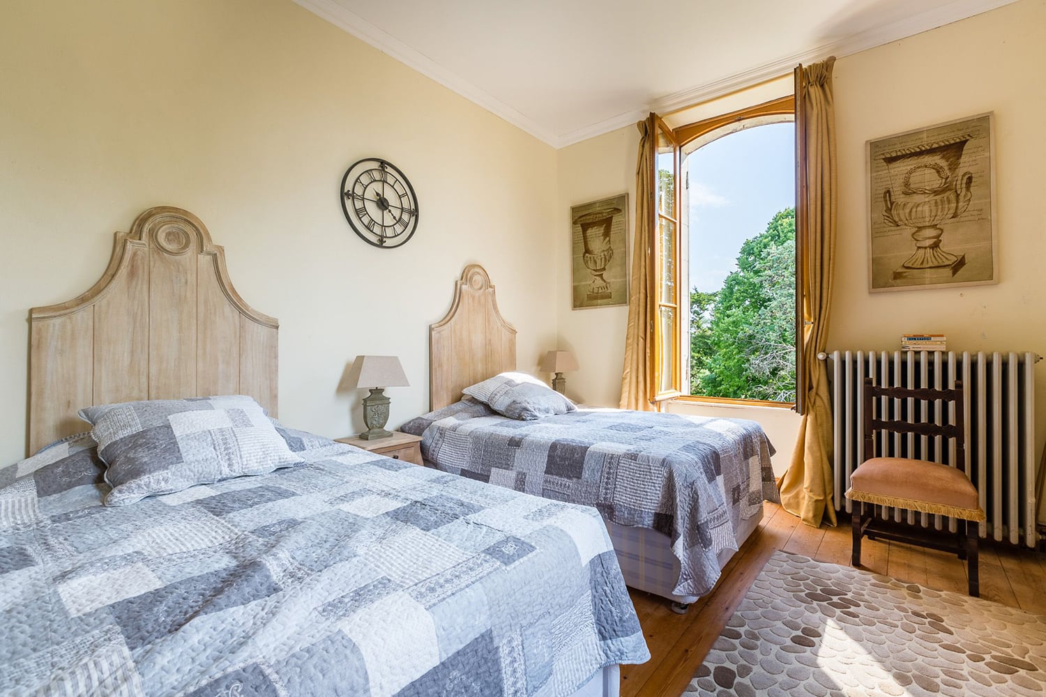 Bedroom | Holiday chateau in Nouvelle-Aquitaine