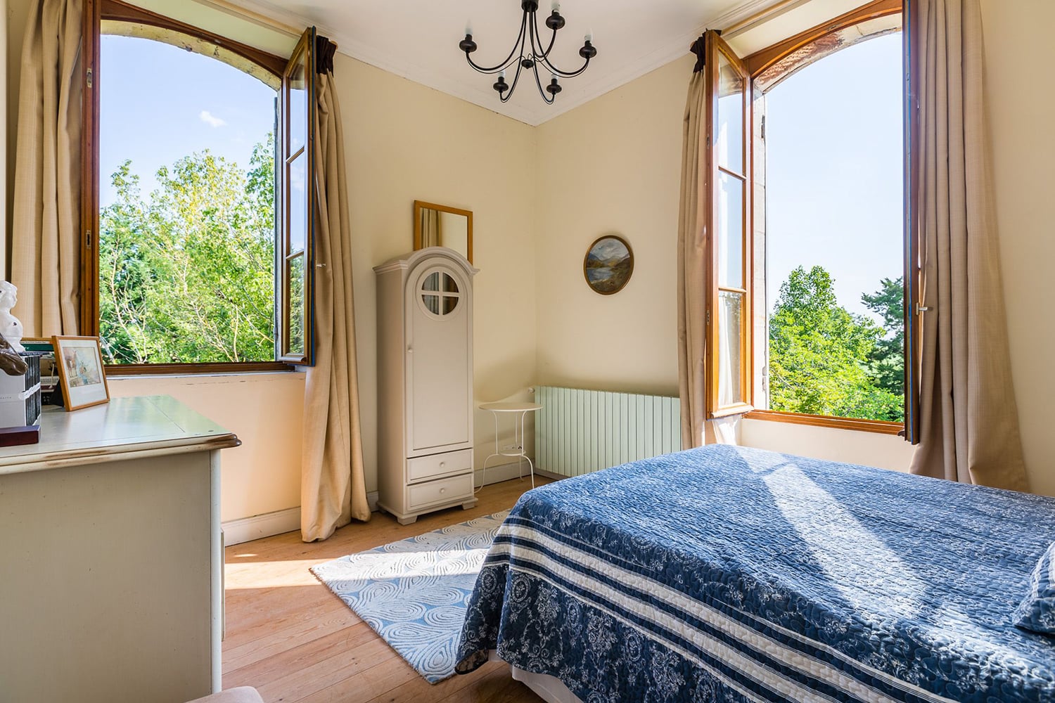 Bedroom | Holiday chateau in Nouvelle-Aquitaine