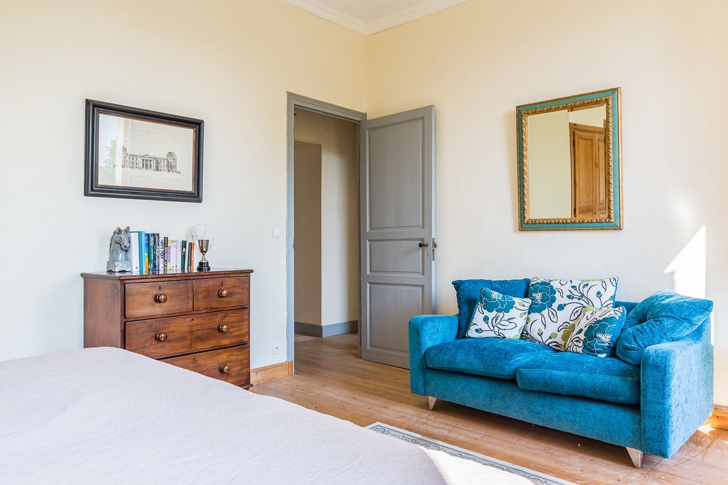 Bedroom | Holiday chateau in Nouvelle-Aquitaine
