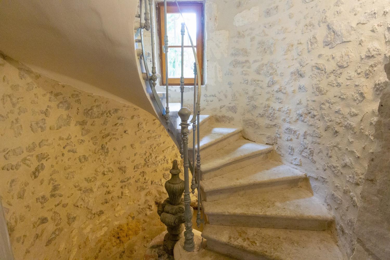 Staircase | Holiday château in Lot-et-Garonne