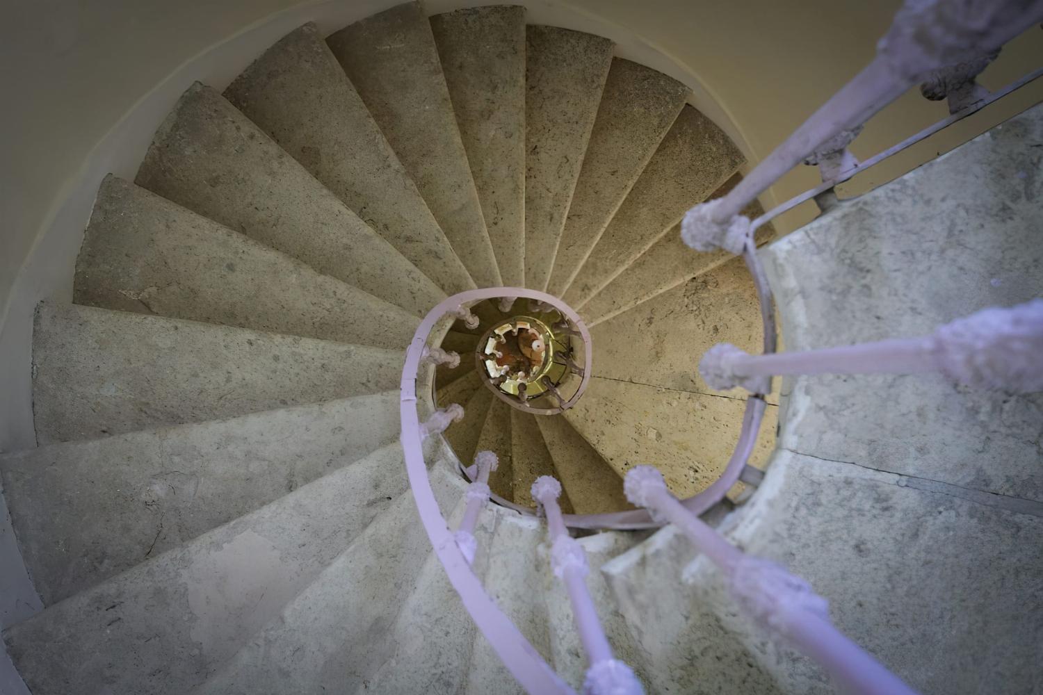 Staircase | Holiday château in Lot-et-Garonne