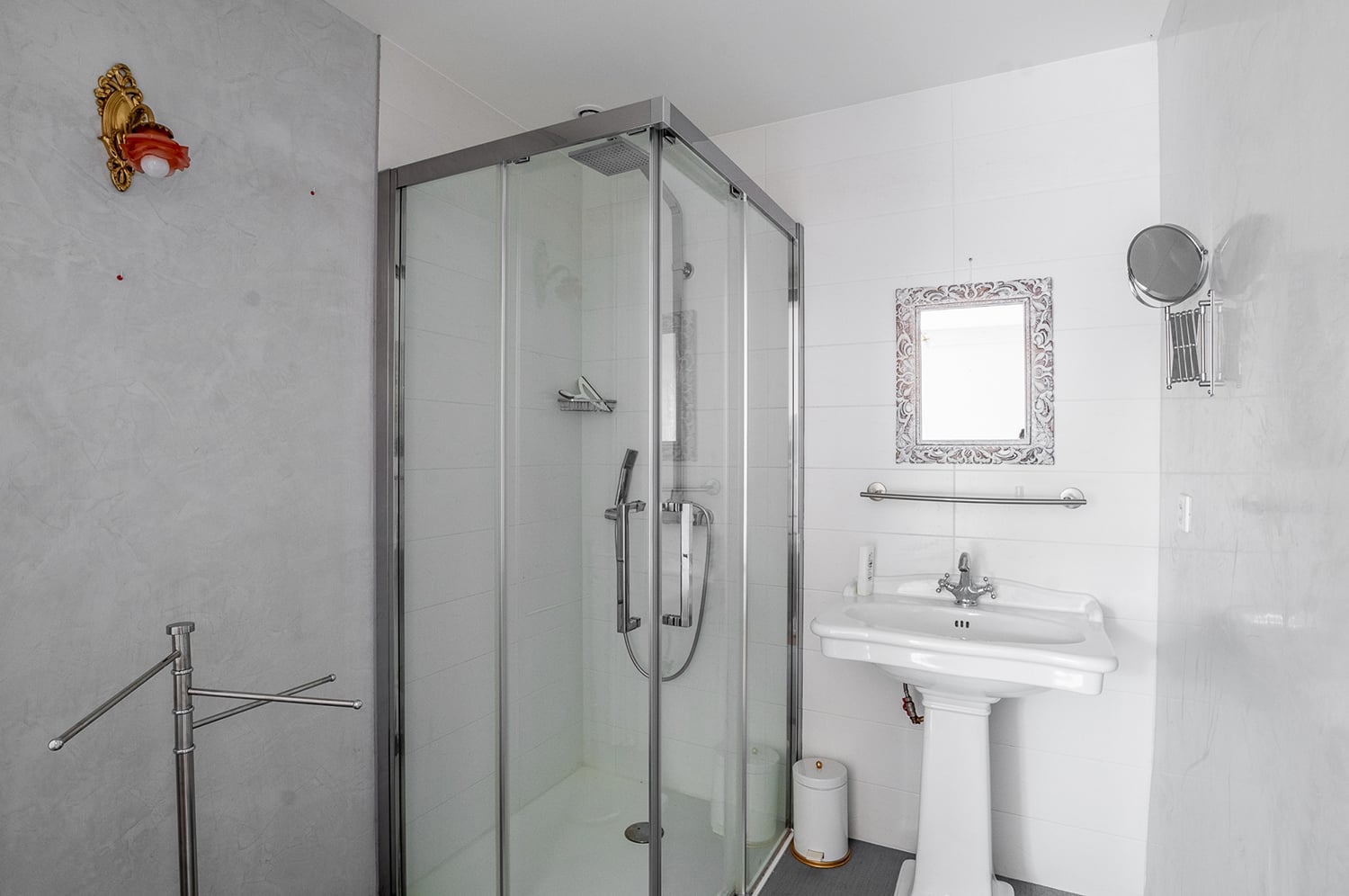 Bathroom | Holiday home in Gontaud-de-Nogaret Bathroom | Holiday home in Gontaud-de-Nogaret