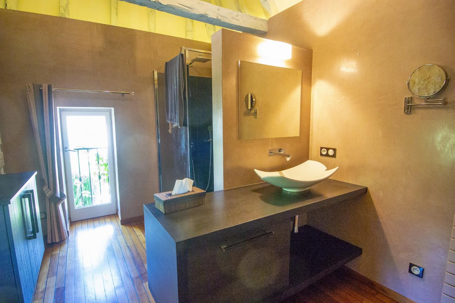 Bathroom | Holiday home in Nouvelle-Aquitaine