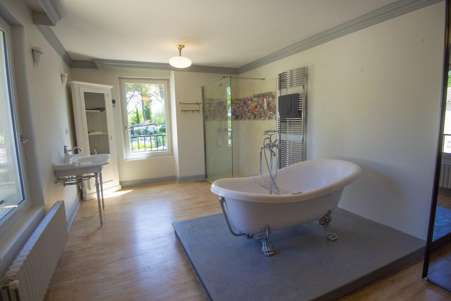 Bathroom | Holiday home in Nouvelle-Aquitaine