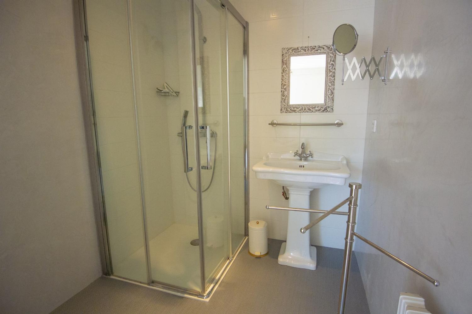 Bathroom | Holiday home in Nouvelle-Aquitaine