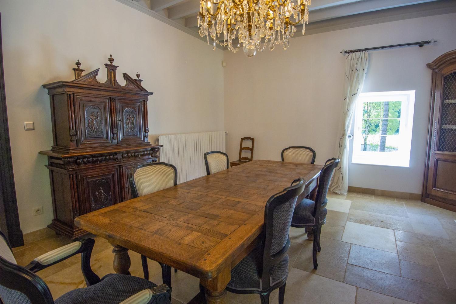 Dining room | Holiday home in Nouvelle-Aquitaine