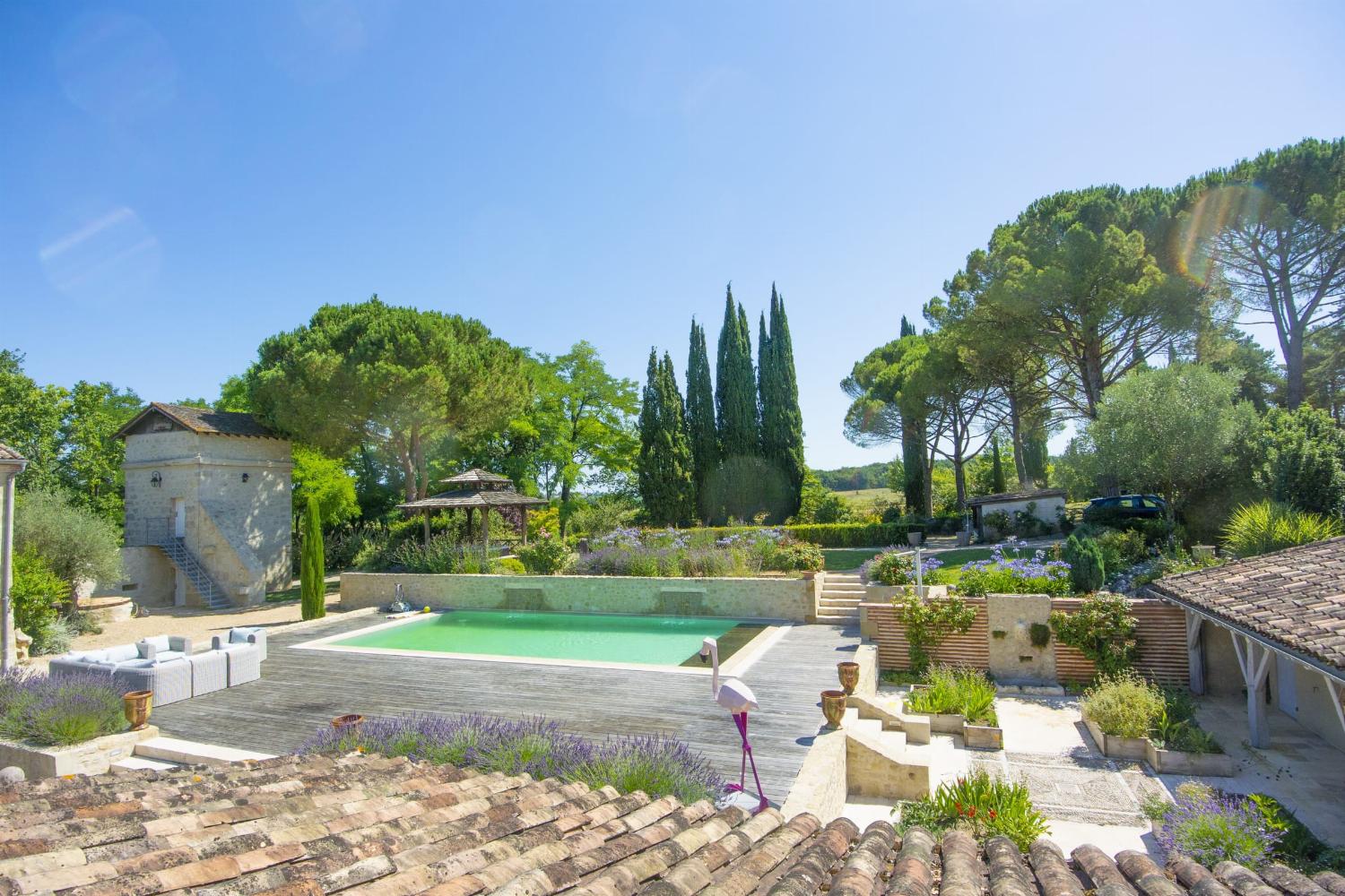 Terrasse et piscine privée chauffée