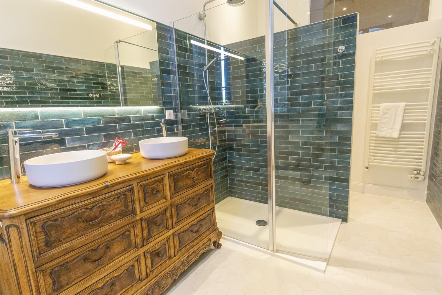Bathroom | Holiday home in Nouvelle-Aquitaine