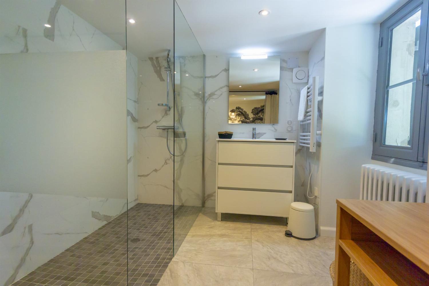 Bathroom | Holiday home in Nouvelle-Aquitaine