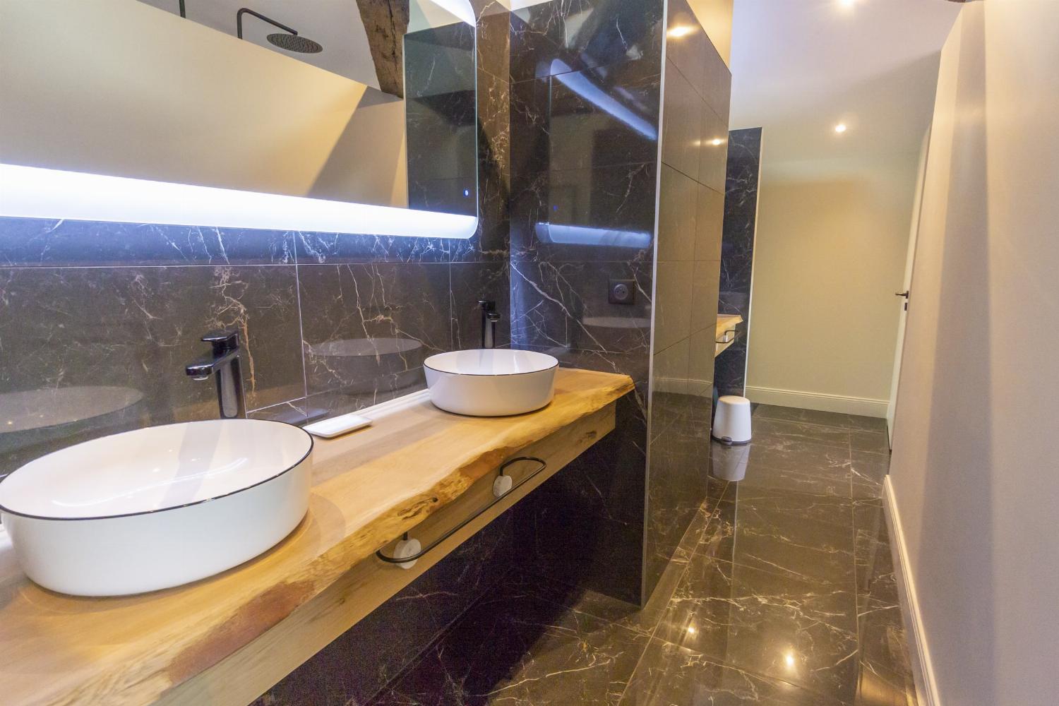 Bathroom | Holiday home in Nouvelle-Aquitaine