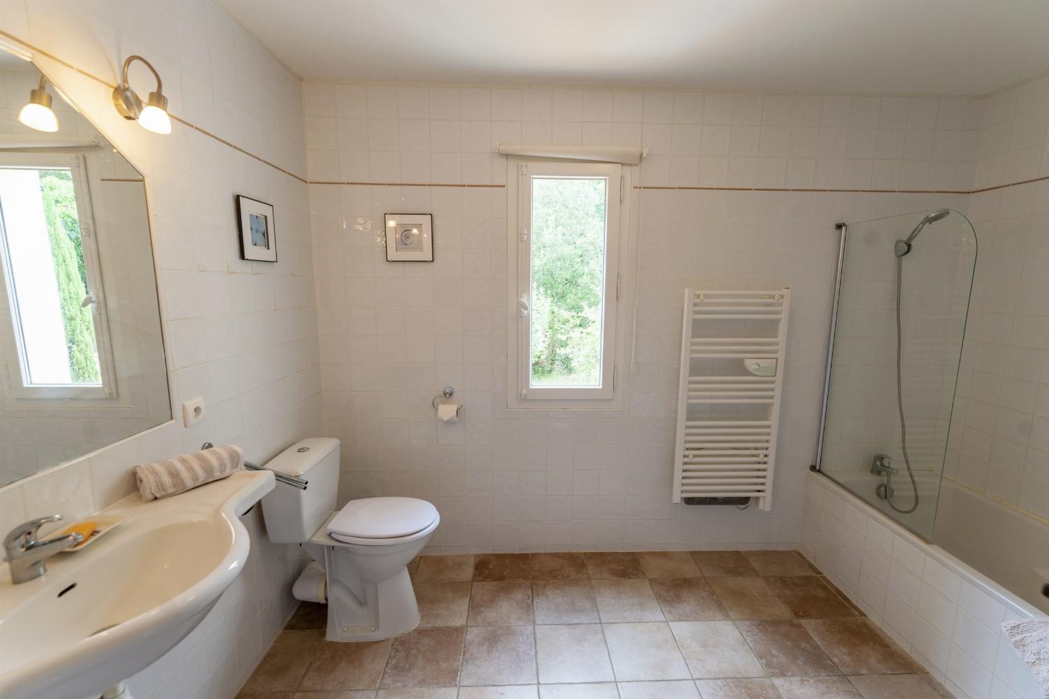 Bathroom | Holiday villa in South of France