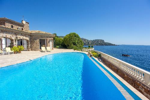 Holiday villa in Le Trayas with private pool and sea view