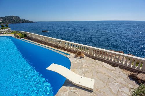 Private pool with sea view