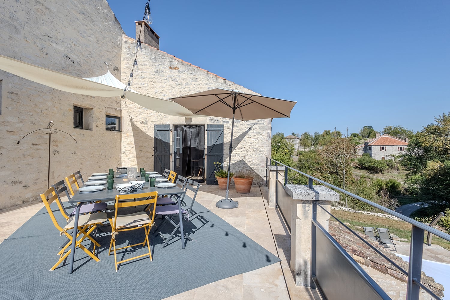 1st floor dining terrace