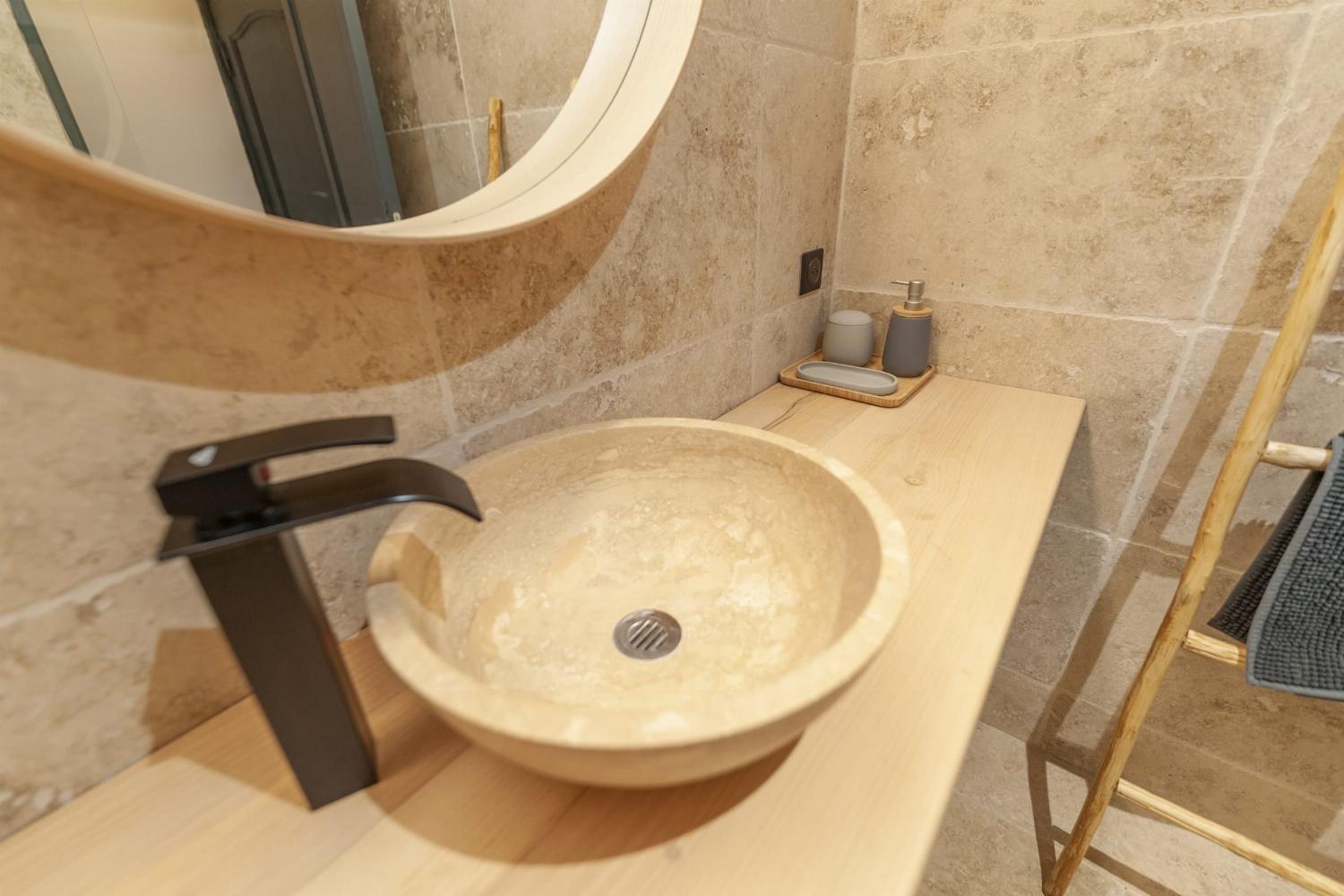 Bathroom | Rental home in Lot
