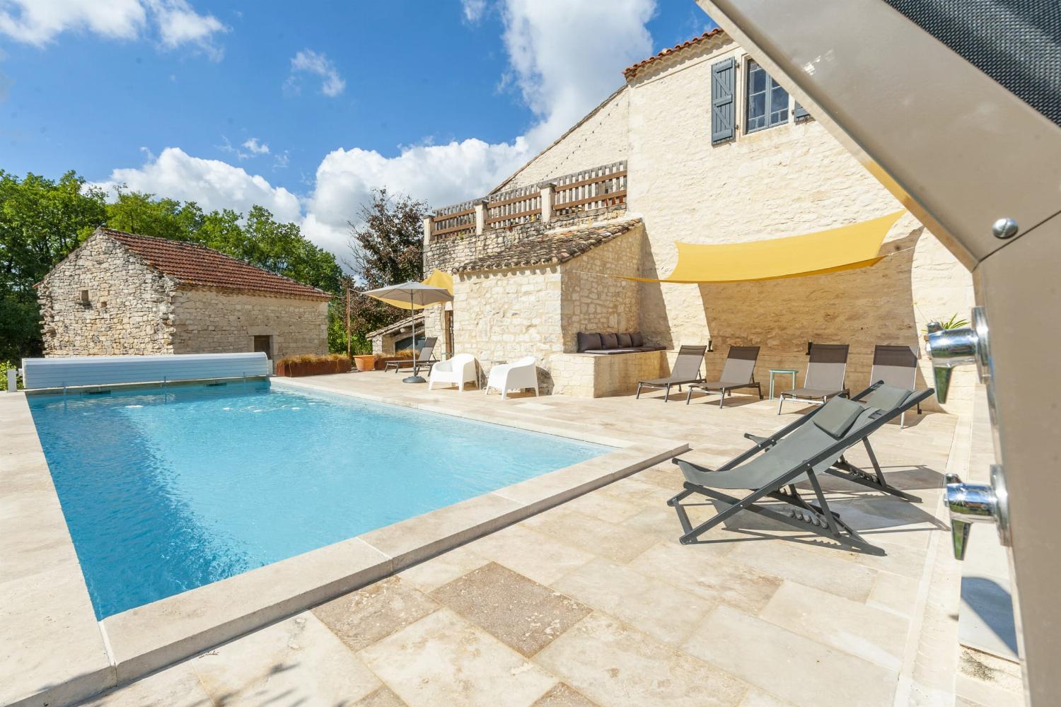Rental home in Lot with private pool