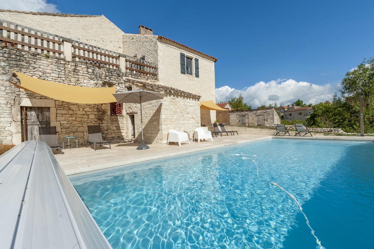 Rental home in Lot with private pool