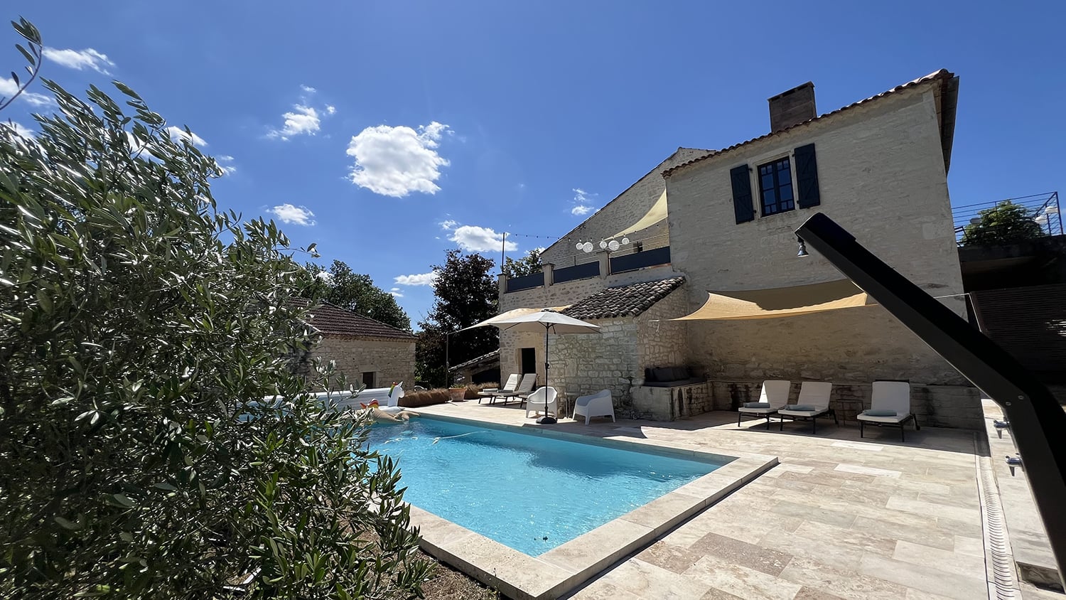 Rental home in Lot with private pool