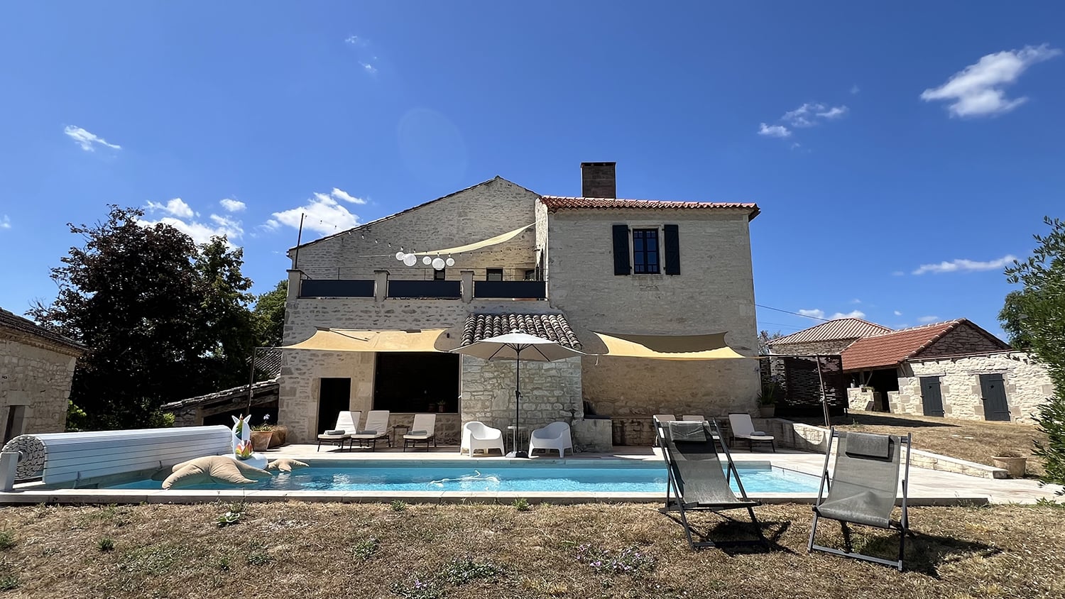 Rental home in Lot with private pool