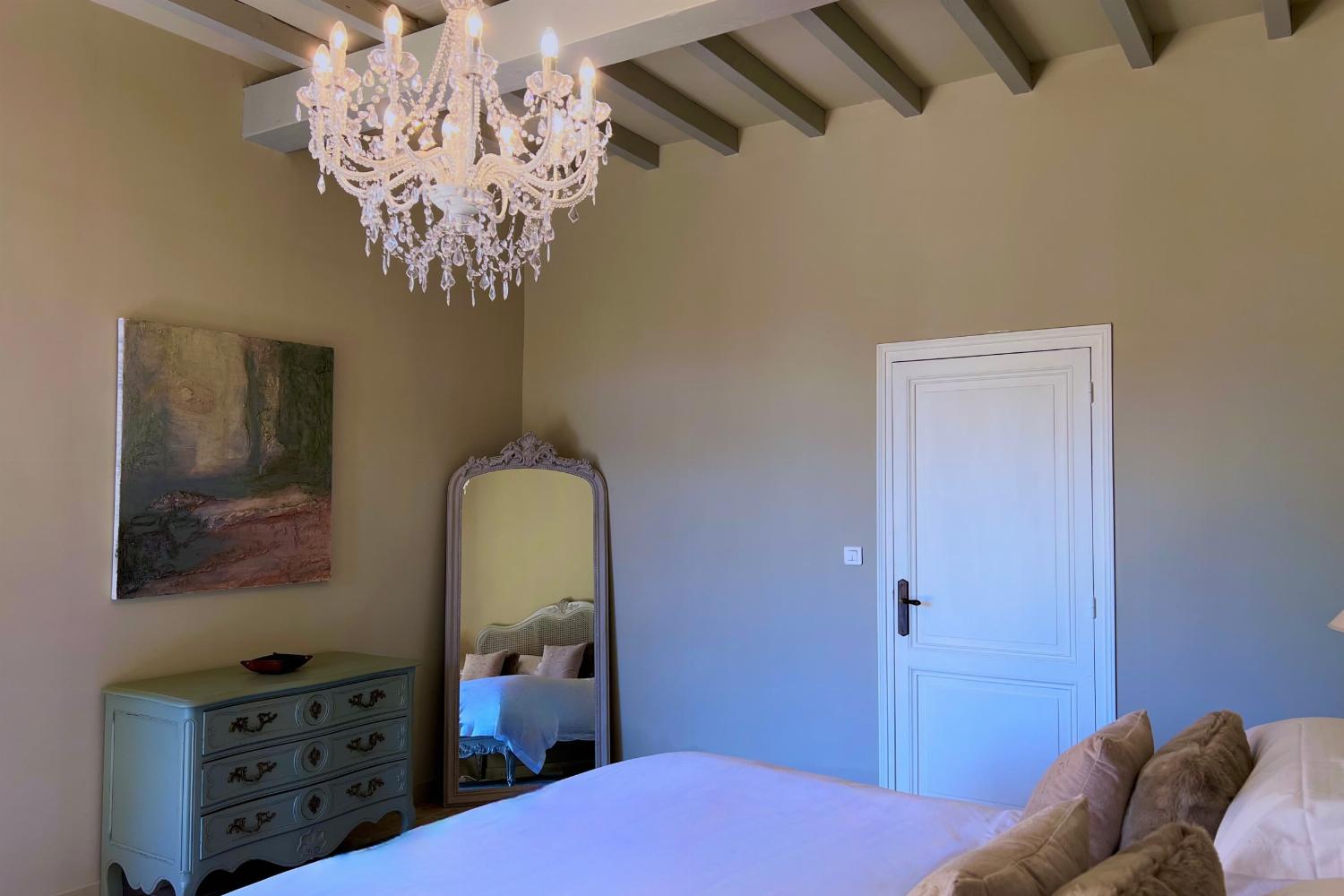 Bedroom | Holiday apartment in Gironde
