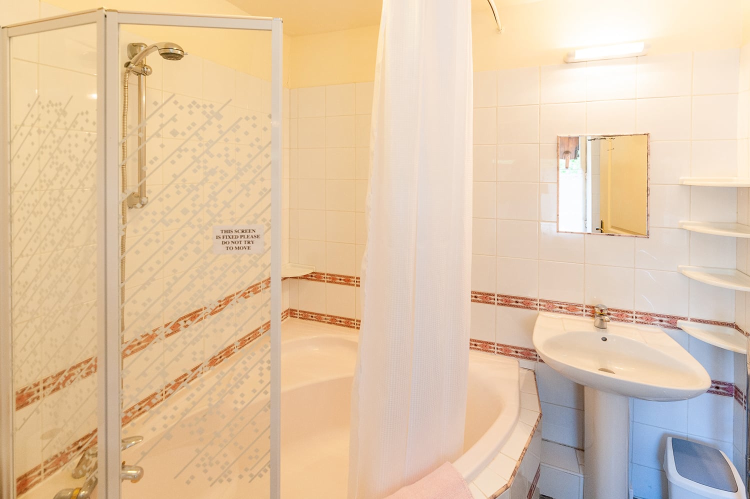 Bathroom | Holiday château in Cambayrac Bathroom | Holiday château in Cambayrac