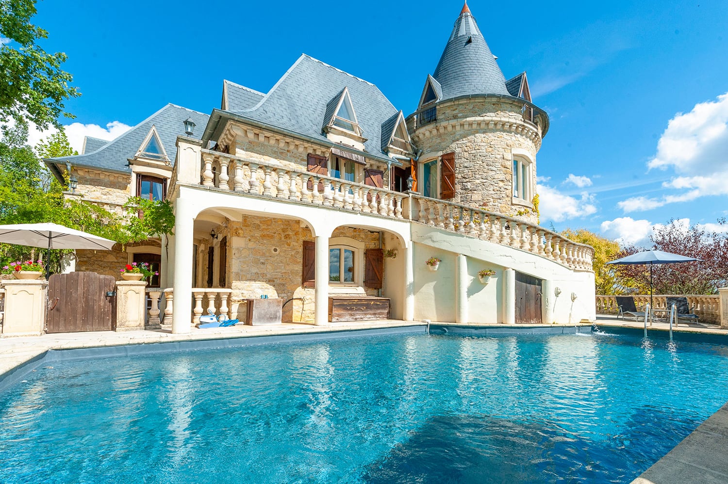 Château de vacances à Cambayrac avec piscine privée Château de vacances à Cambayrac avec piscine privée