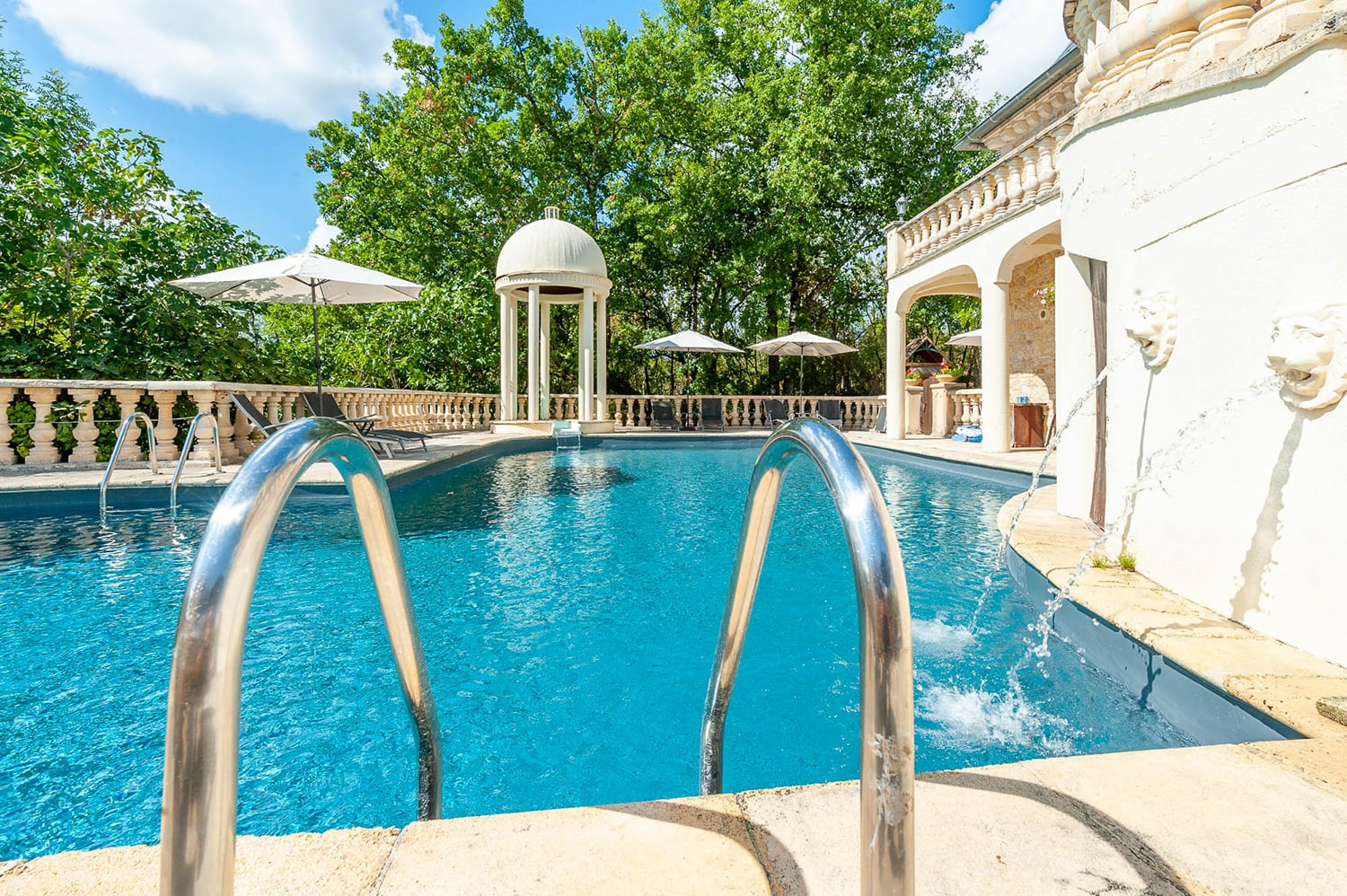 Private pool Private pool