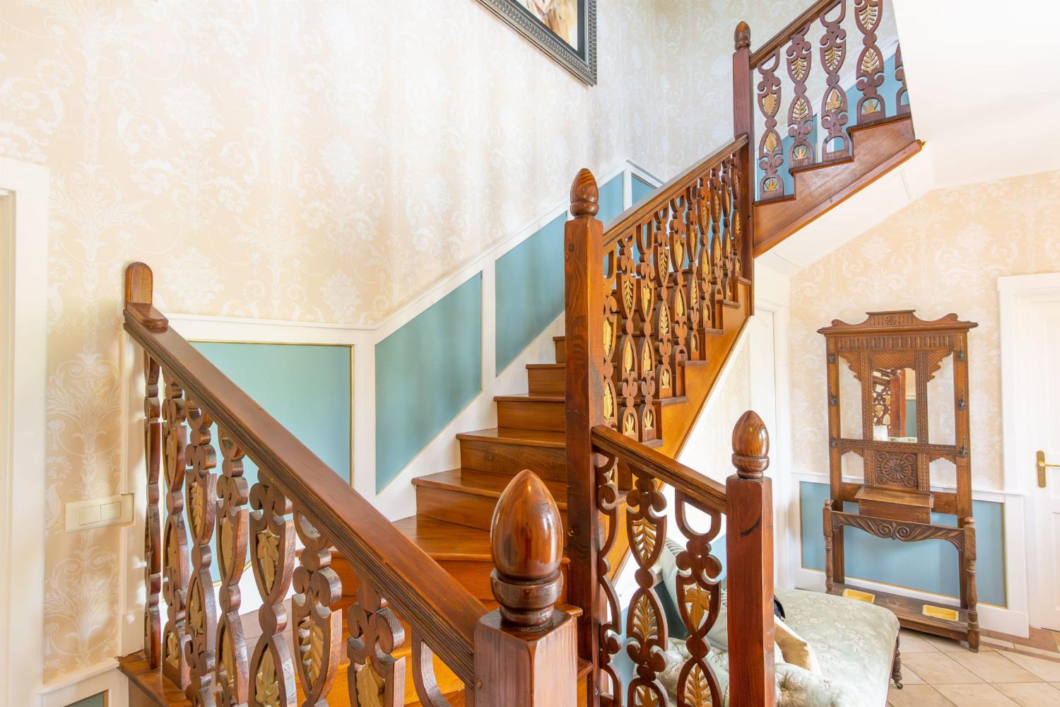 Staircase | Holiday château in the Lot