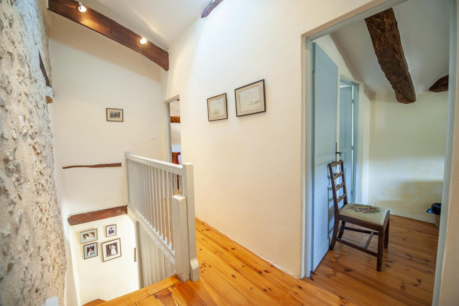 2nd floor hallway | Holiday home in Lot-et-Garonne