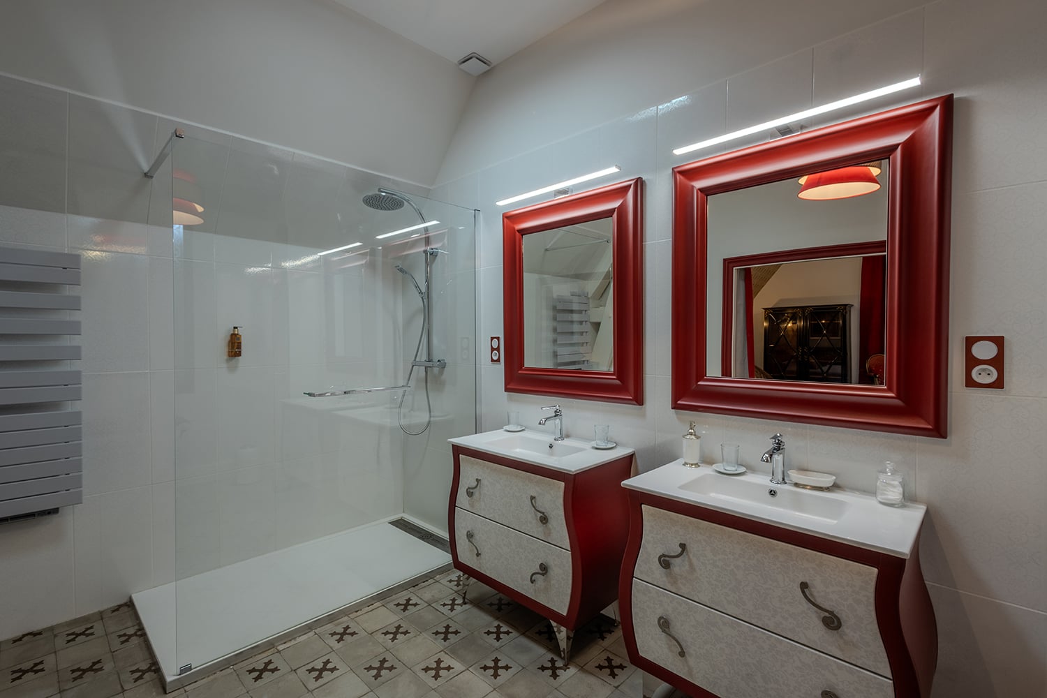Bathroom | Holiday château in Olonzac