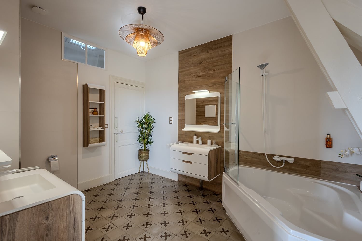Bathroom | Holiday château in Olonzac
