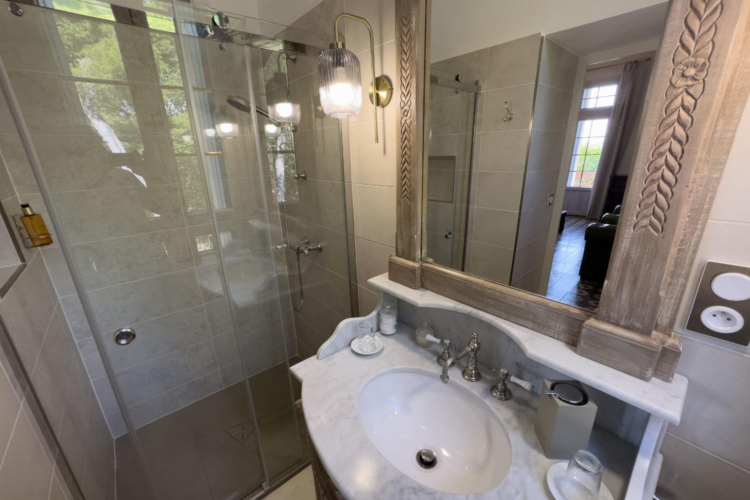 Bathroom | Holiday château in the South of France