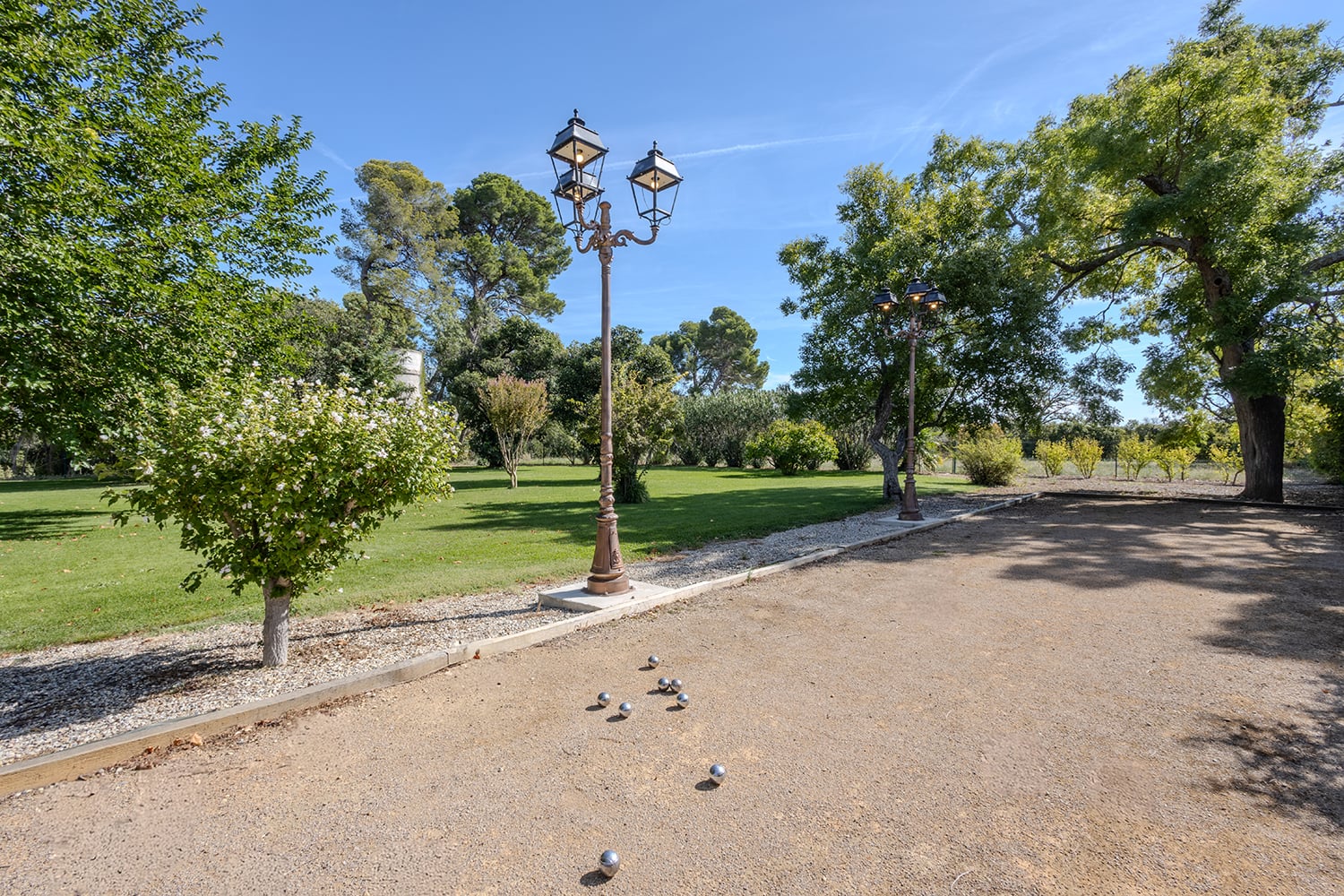 Boules court