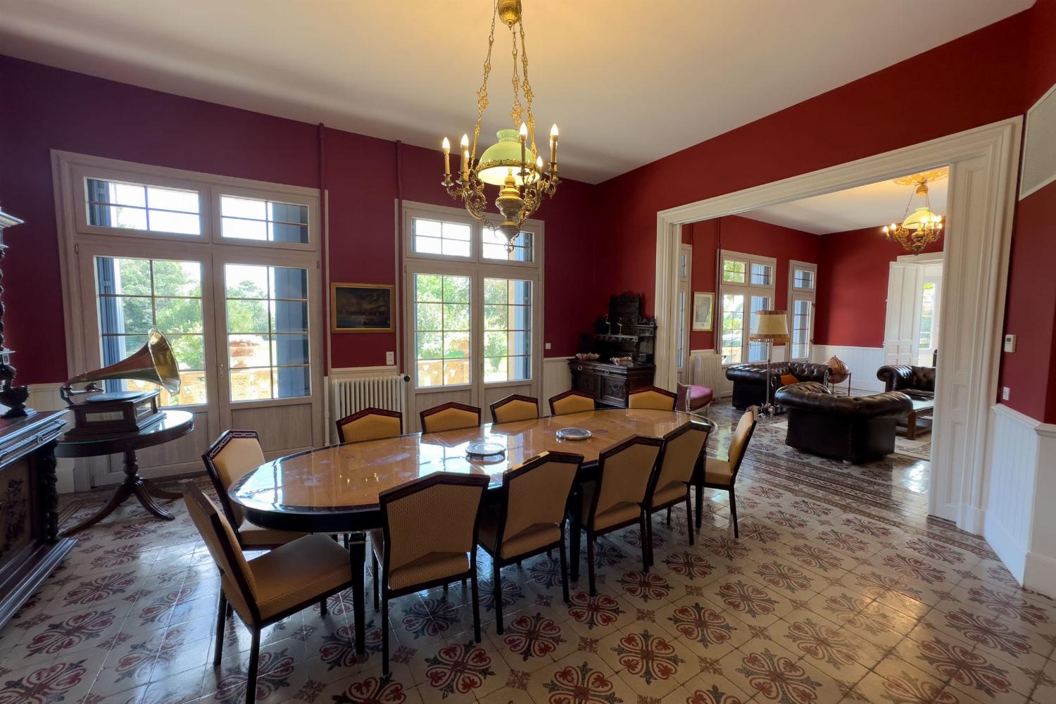 Dining room | Holiday château in the South of France