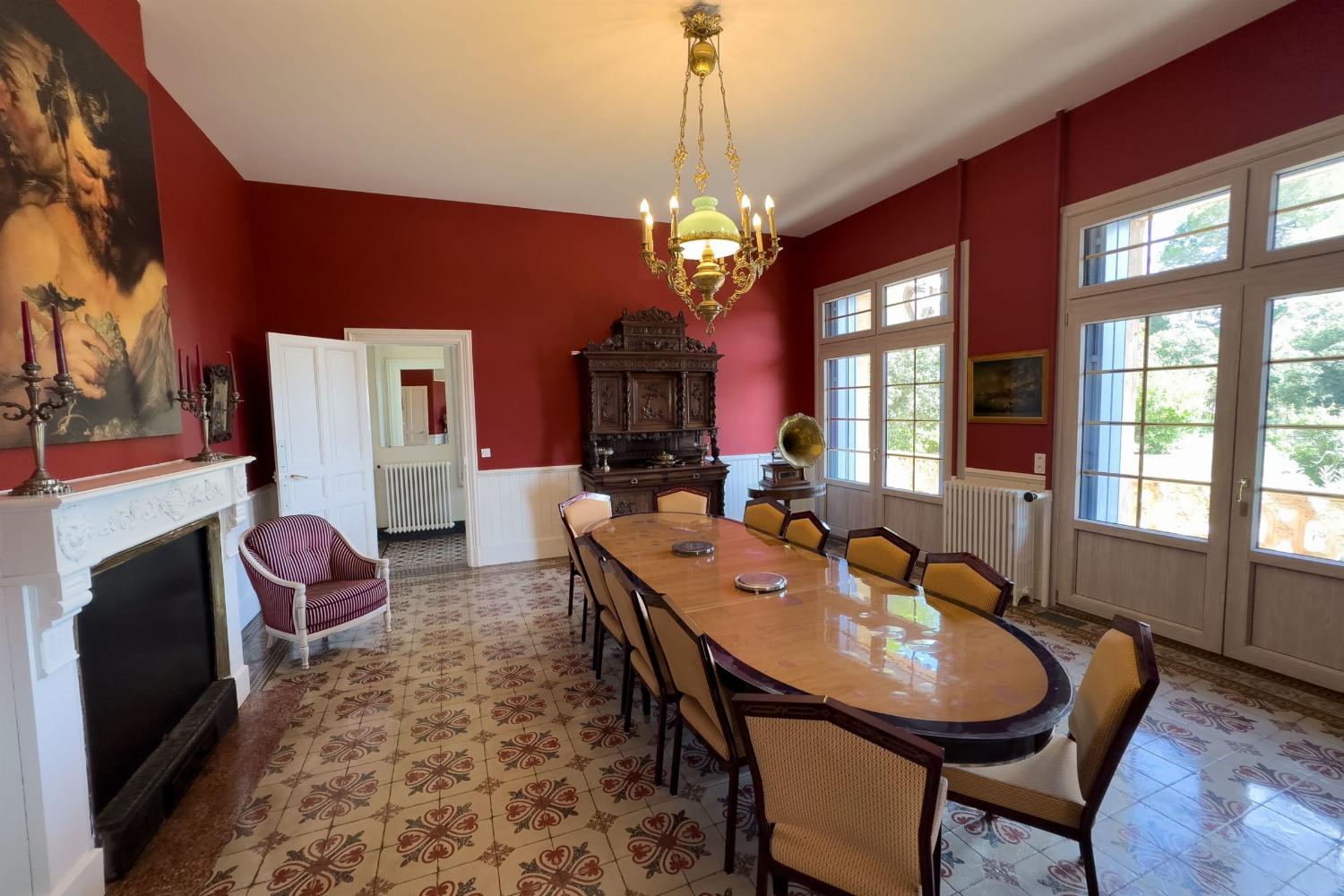 Dining room | Holiday château in the South of France