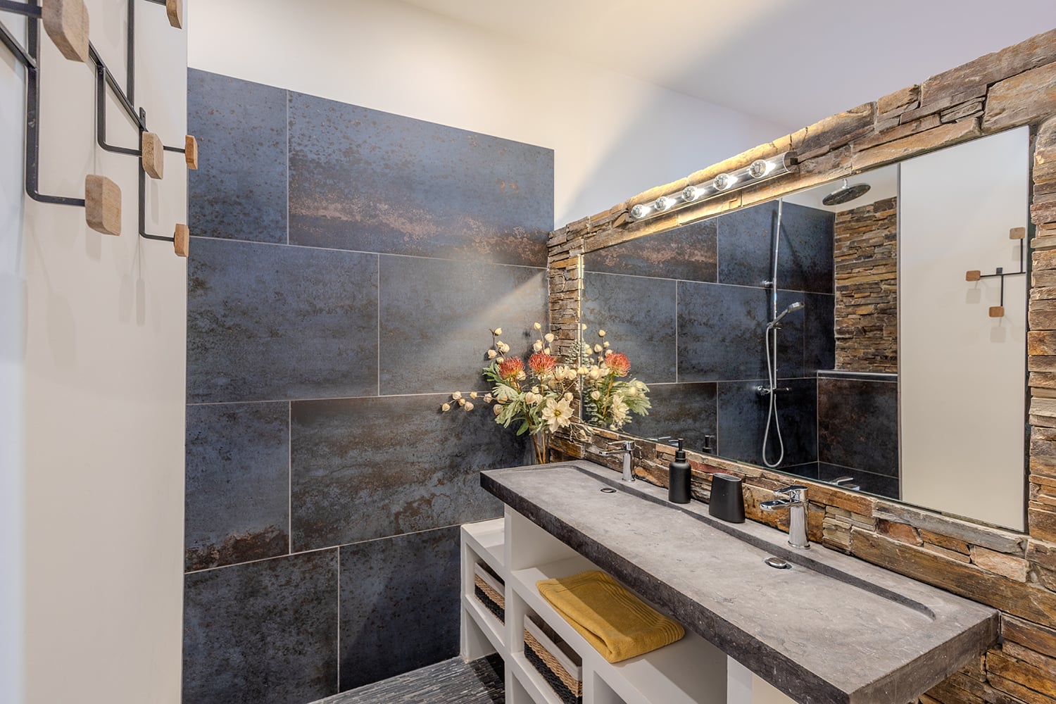 Bathroom | Holiday home in Le Somail