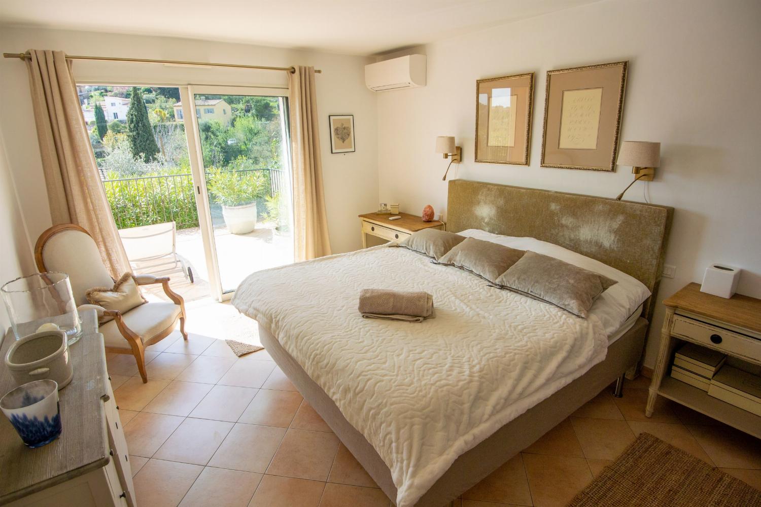 Bedroom | Holiday villa in Alpes-Maritimes