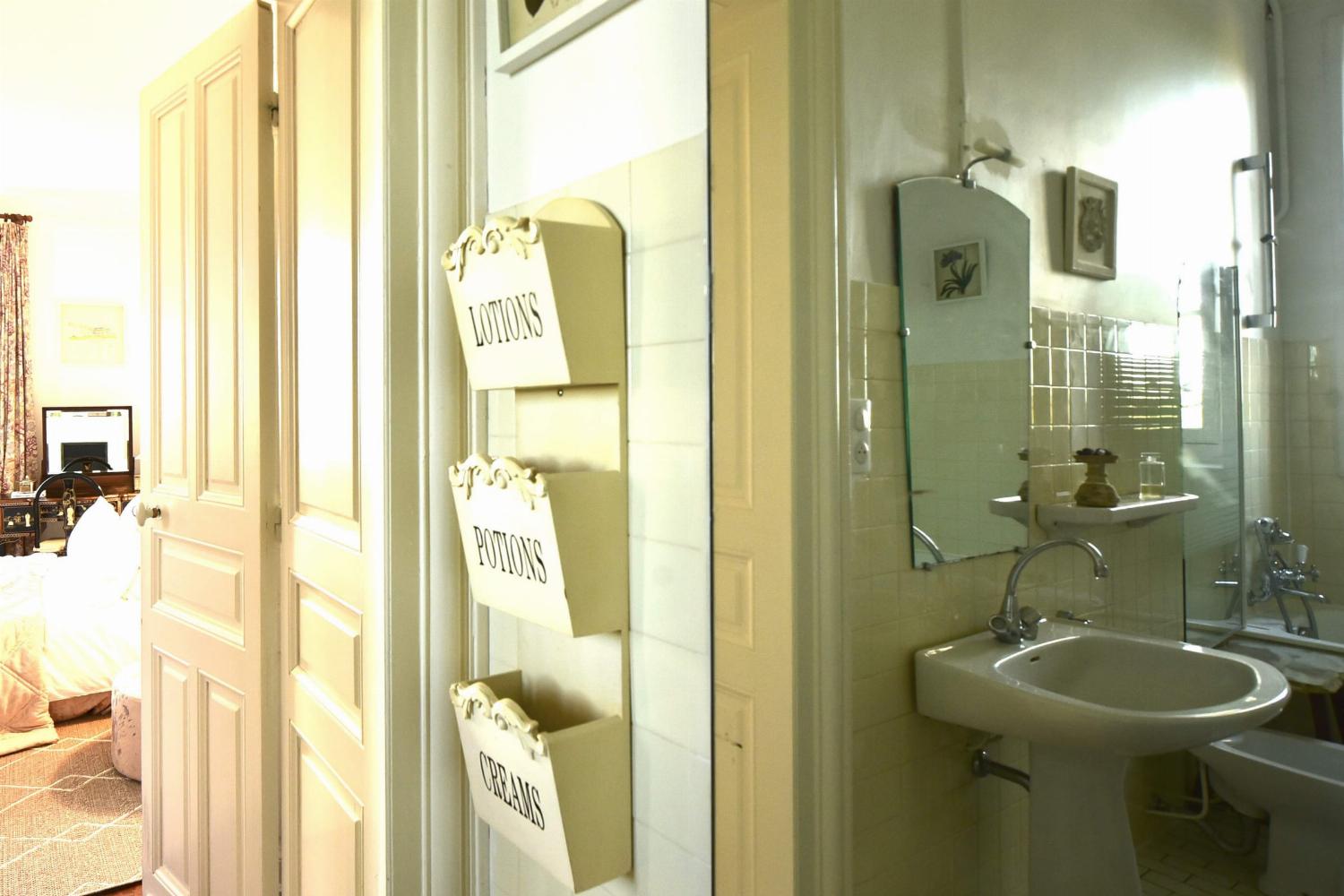 Bathroom | Holiday château in côte basque