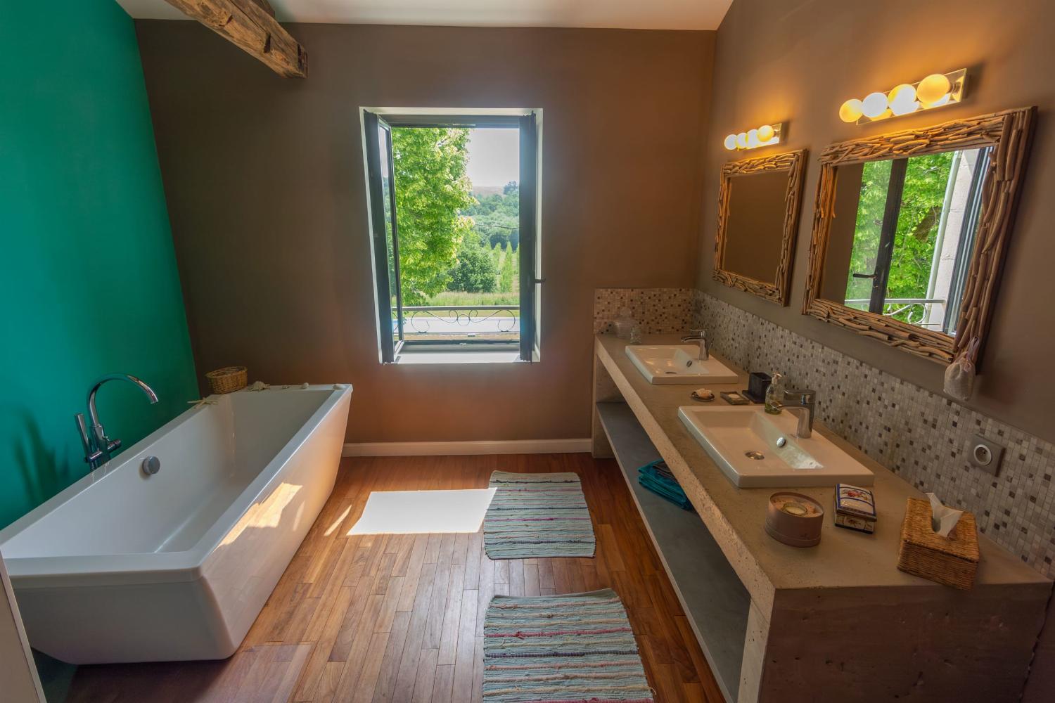 Bathroom | Holiday home in South West France