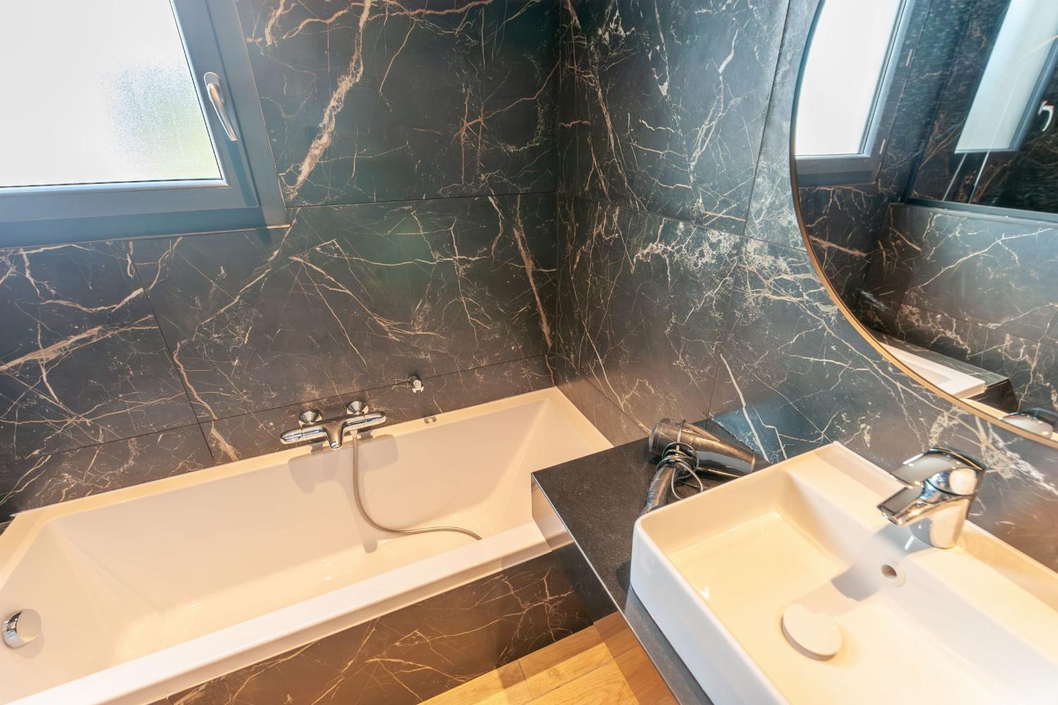 Bathroom | Holiday villa in South of France