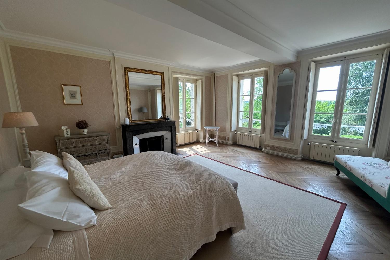 Bedroom | Holiday château in Burgundy